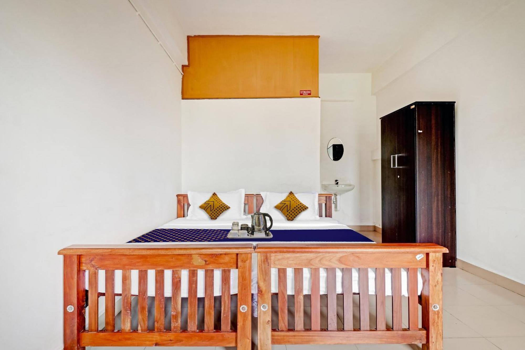 Spot On Jayesh Guest House Nashik Exterior photo