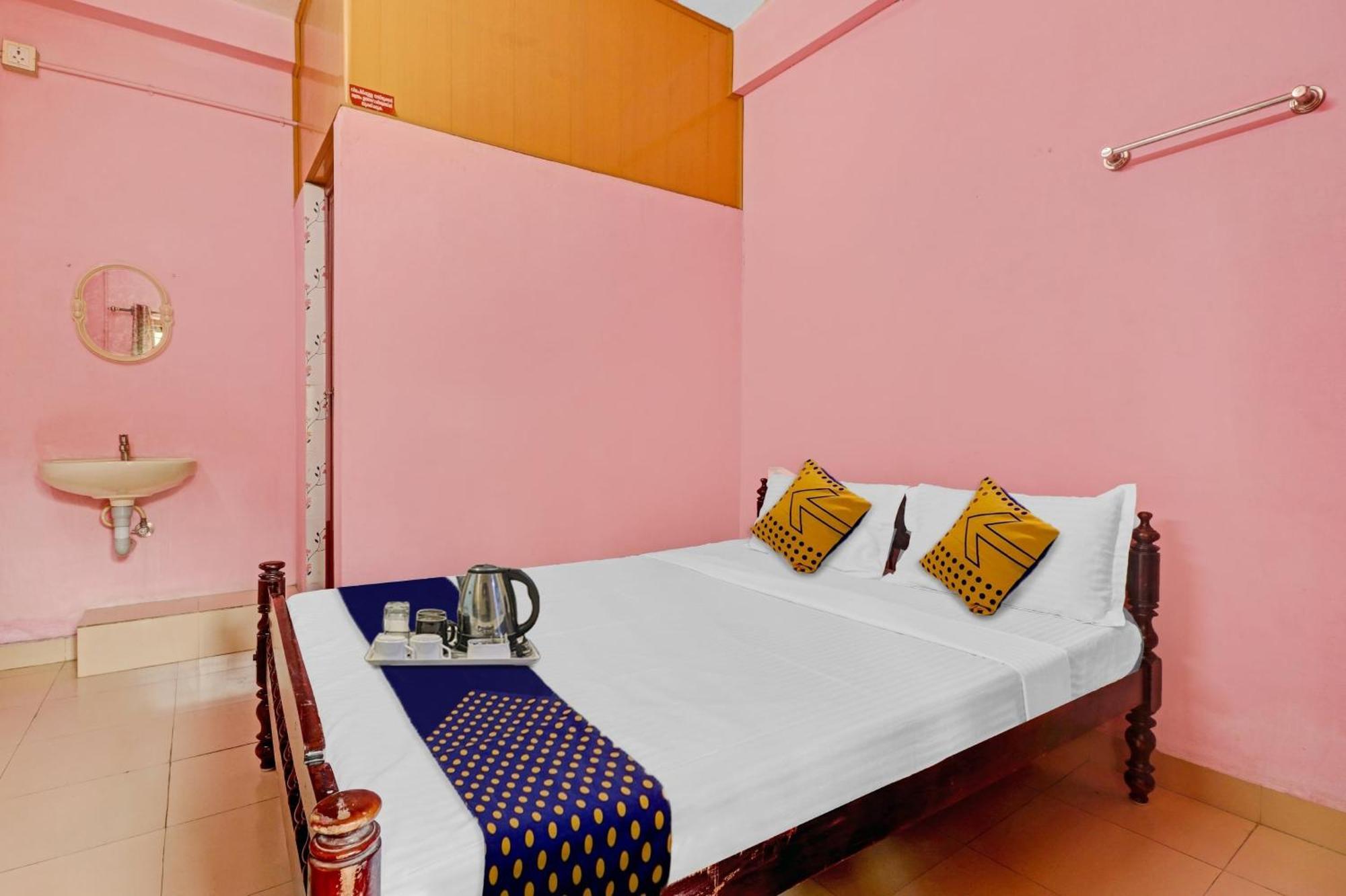 Spot On Jayesh Guest House Nashik Exterior photo