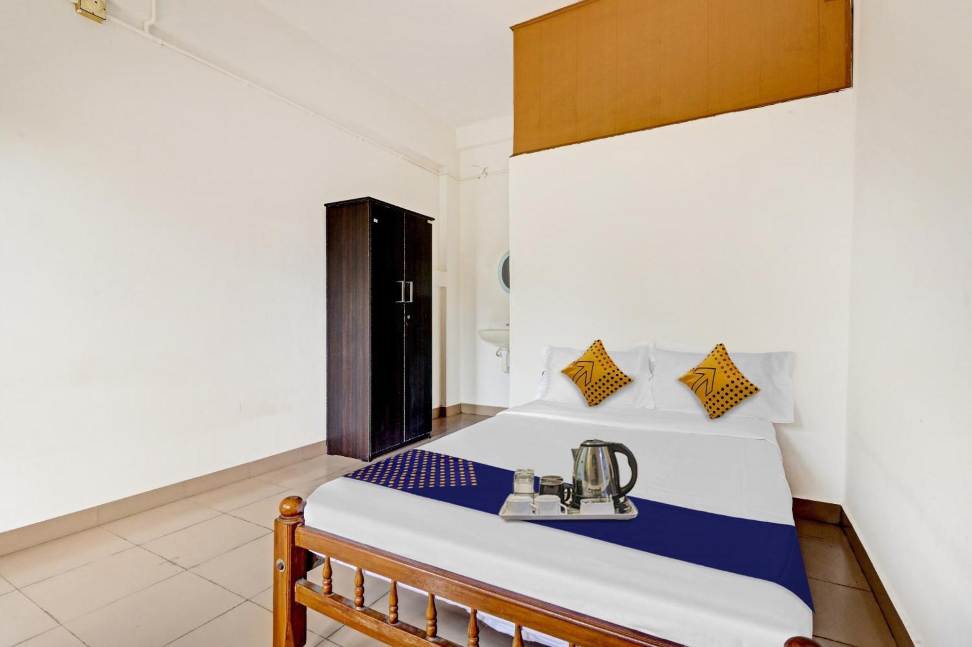 Spot On Jayesh Guest House Nashik Exterior photo
